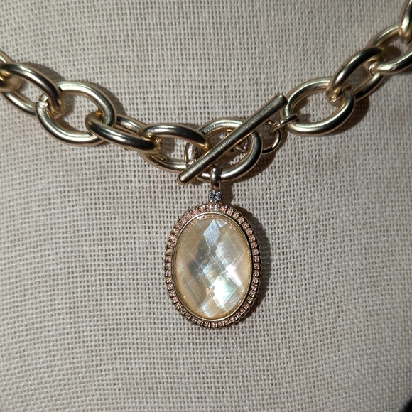 Ann Taylor Pearlescent Toggle Necklace - Picture 2 of 3